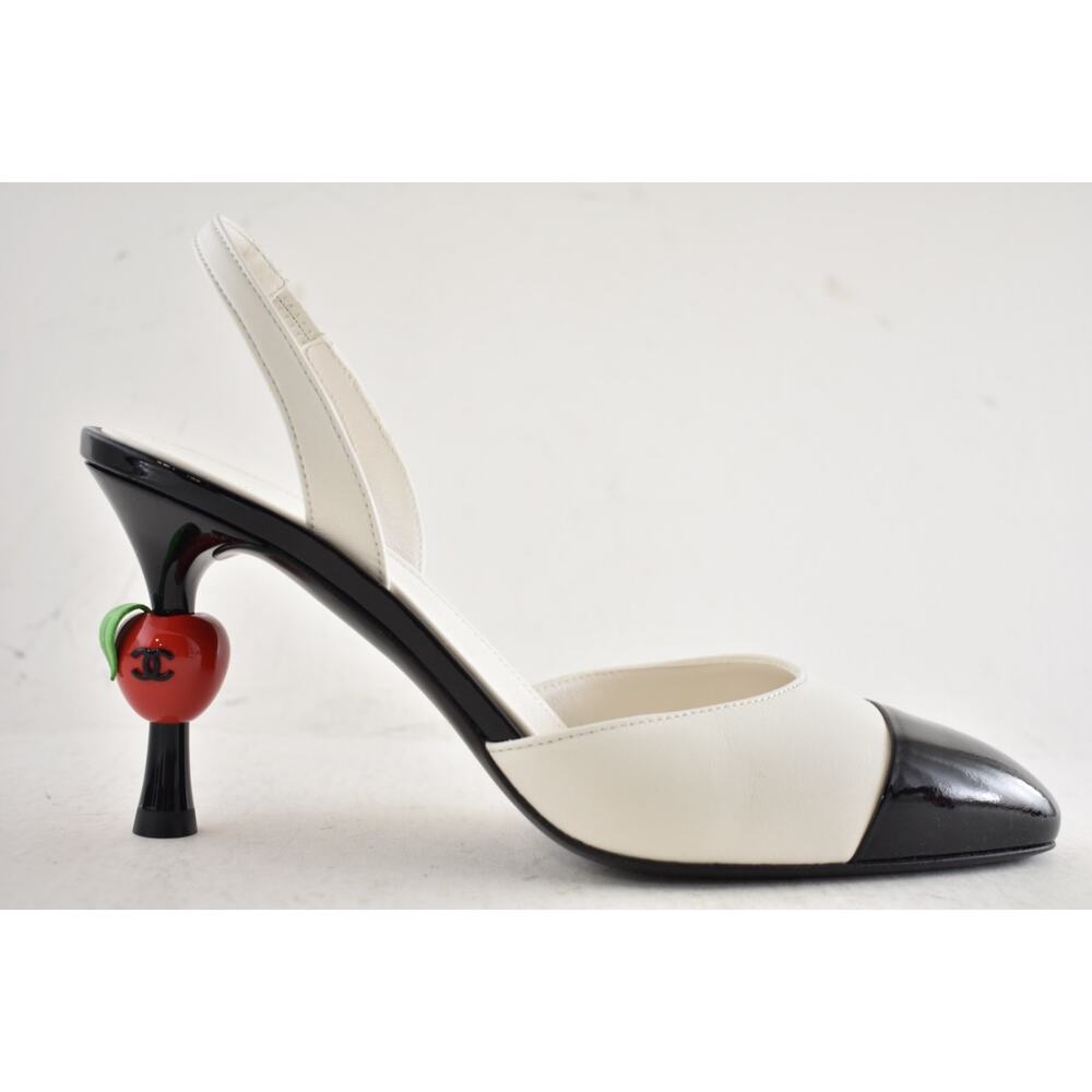 Chanel 26A Metiers Blazy White Black Red Apple Sling CC Slingback Heel Pump 38 - Picture 2 of 16